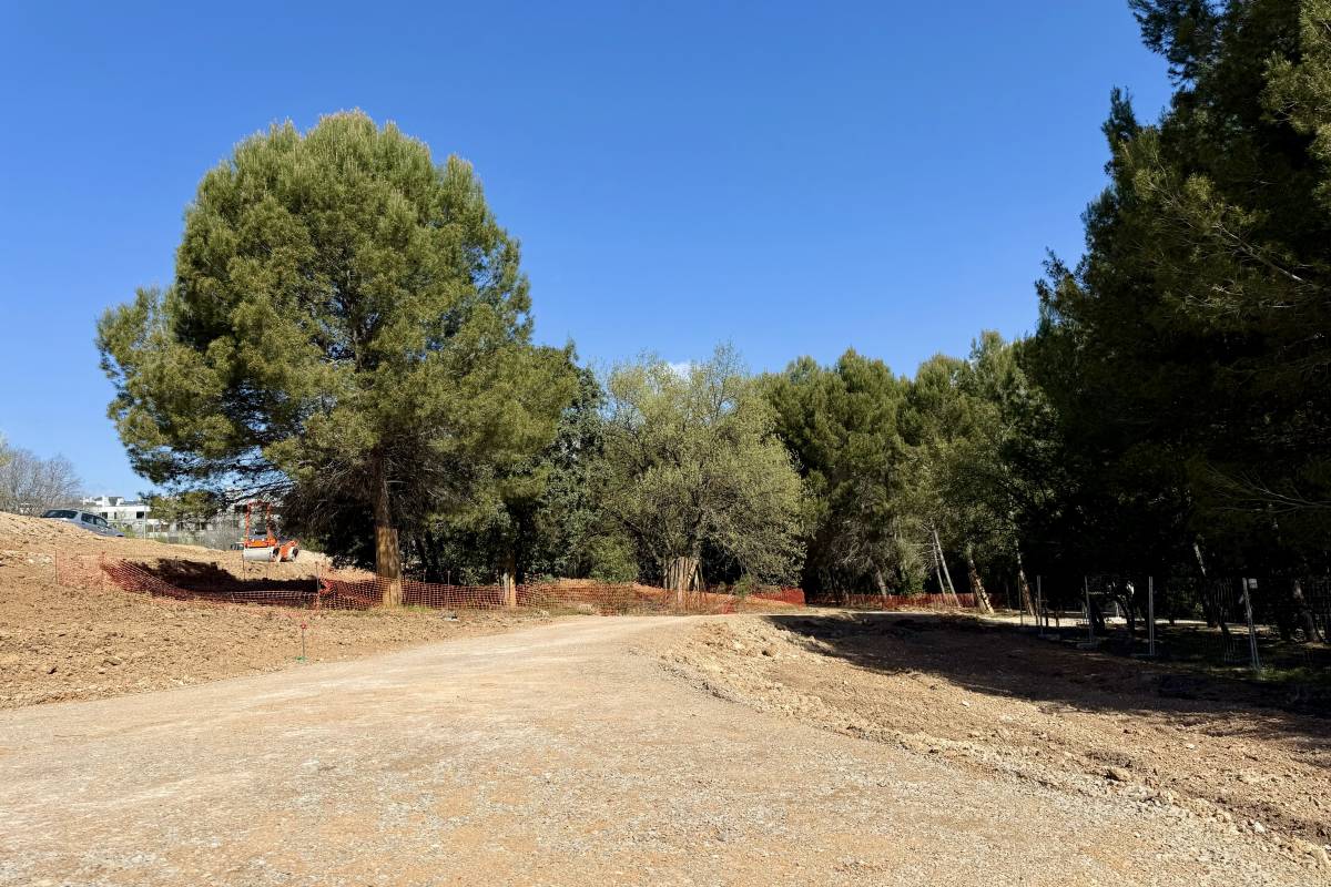 Treballs per renaturalitzar el parc del Bosc de Volpelleres