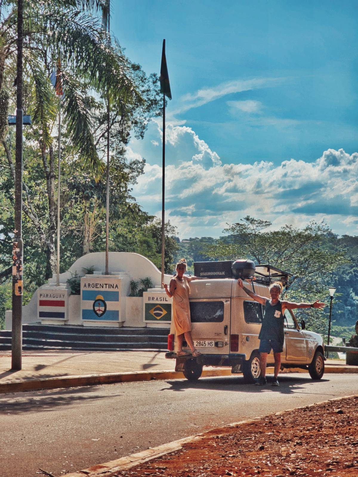 El Marc i la Verónica a la seva arribada a Iguazú, una de les primeres parades a Amèrica