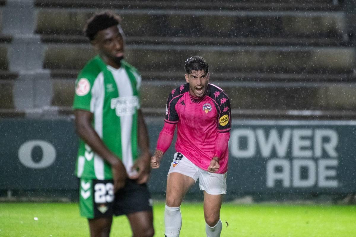 Escudero va fer dos gols en el duel d'anada - CES