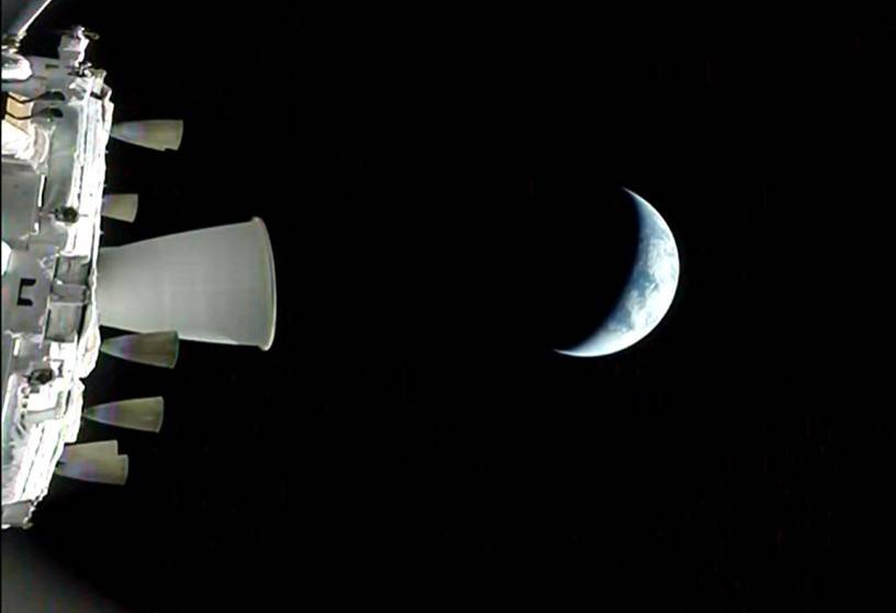 La missió Artemis II abandona l'òrbita terrestre i es dirigeix a la Lluna