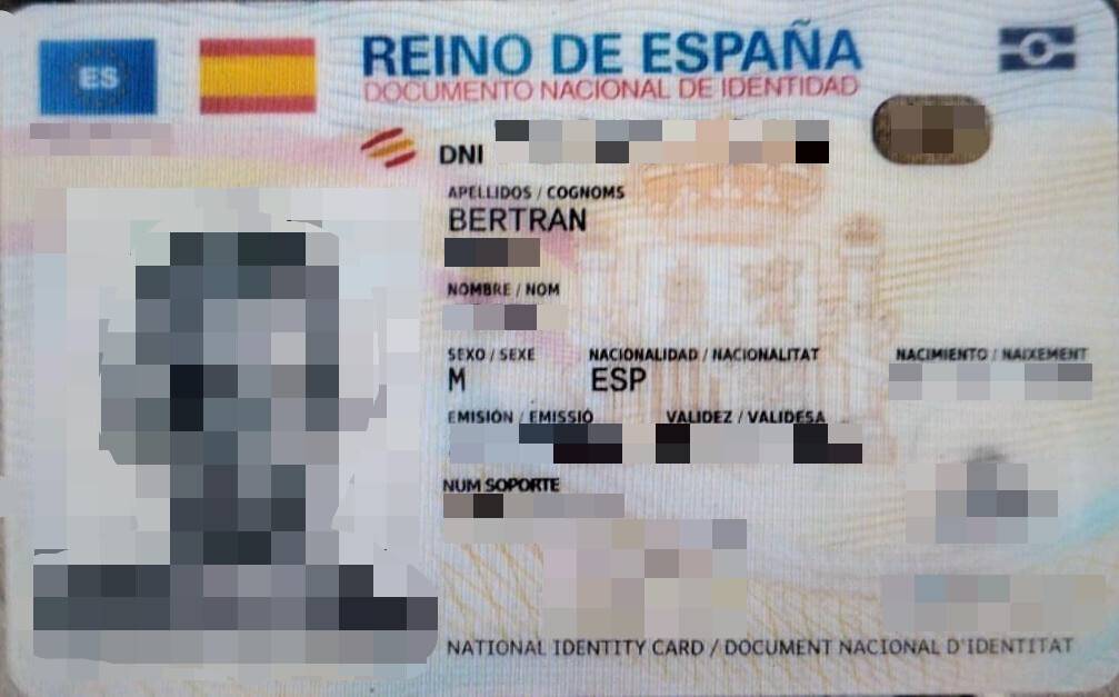 Imatge del DNI del pare, amb el cognom `Bertran` en la forma catalana - Cedida Imatge del DNI del pare, amb el cognom `Bertran` en la forma catalana