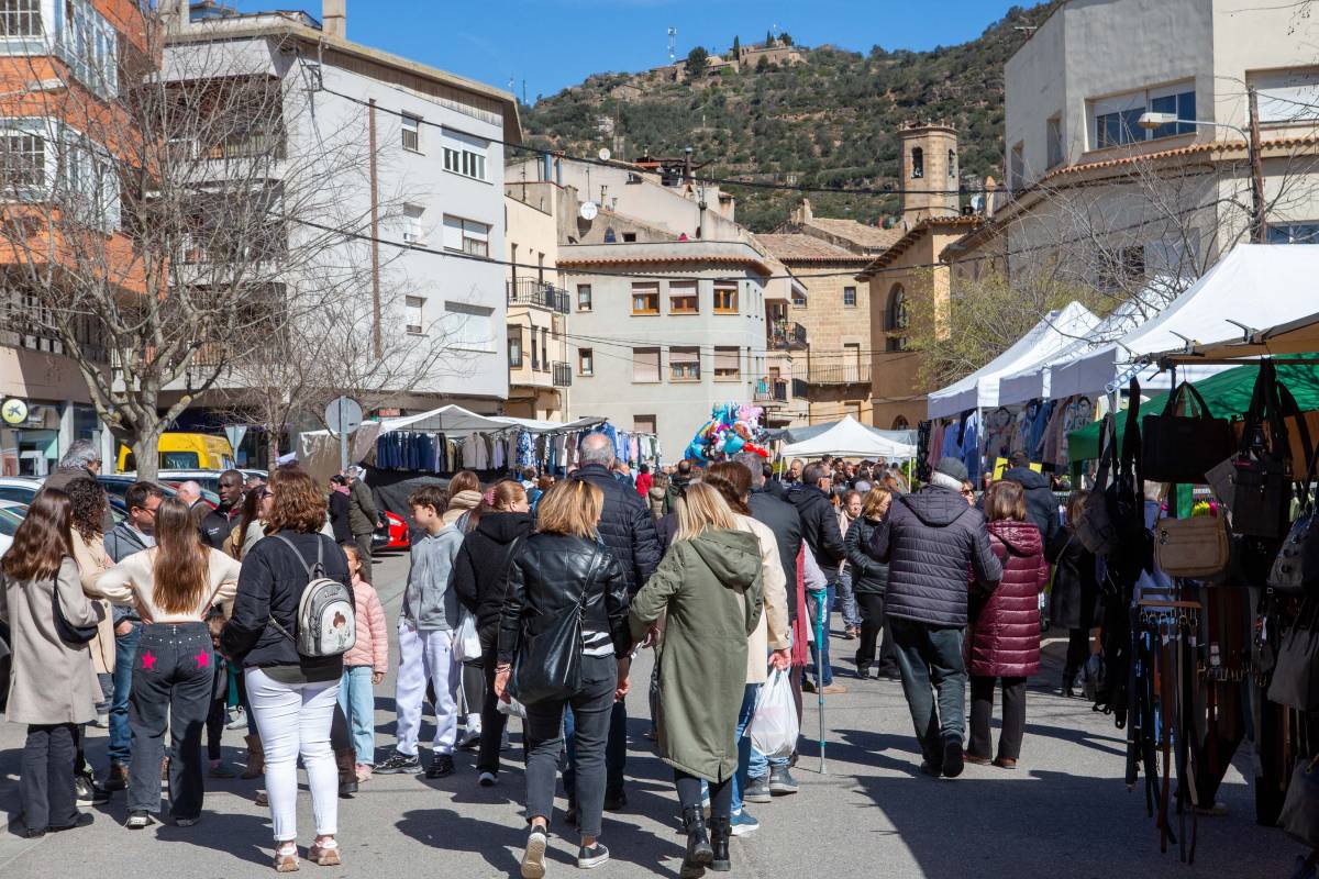 Imatges: El Mercadal omple Torà amb més de seixanta parades