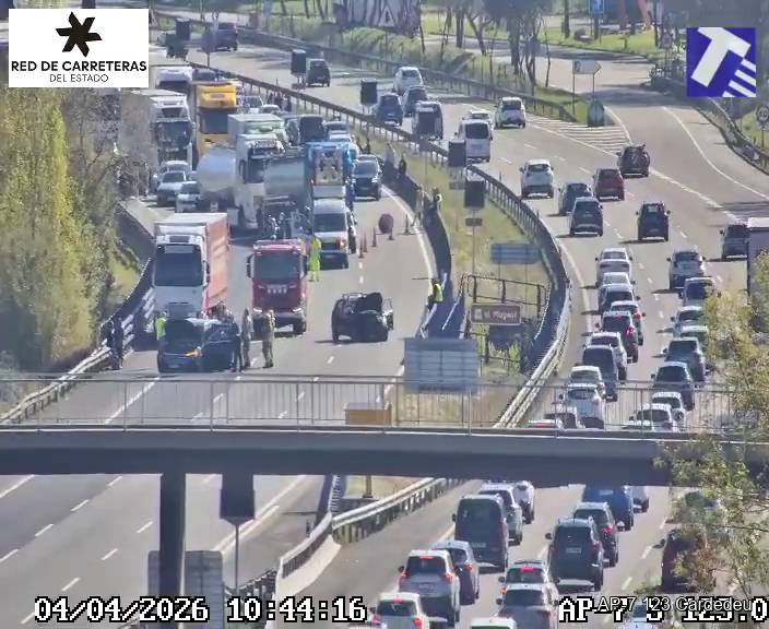 Més de 15 quilòmetres de cues a l'AP-7 per un accident a Llinars del Vallès