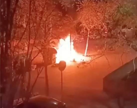 VÍDEO | Dos contenidors en flames més a Sabadell, aquest cop a la Plana del Pintor
