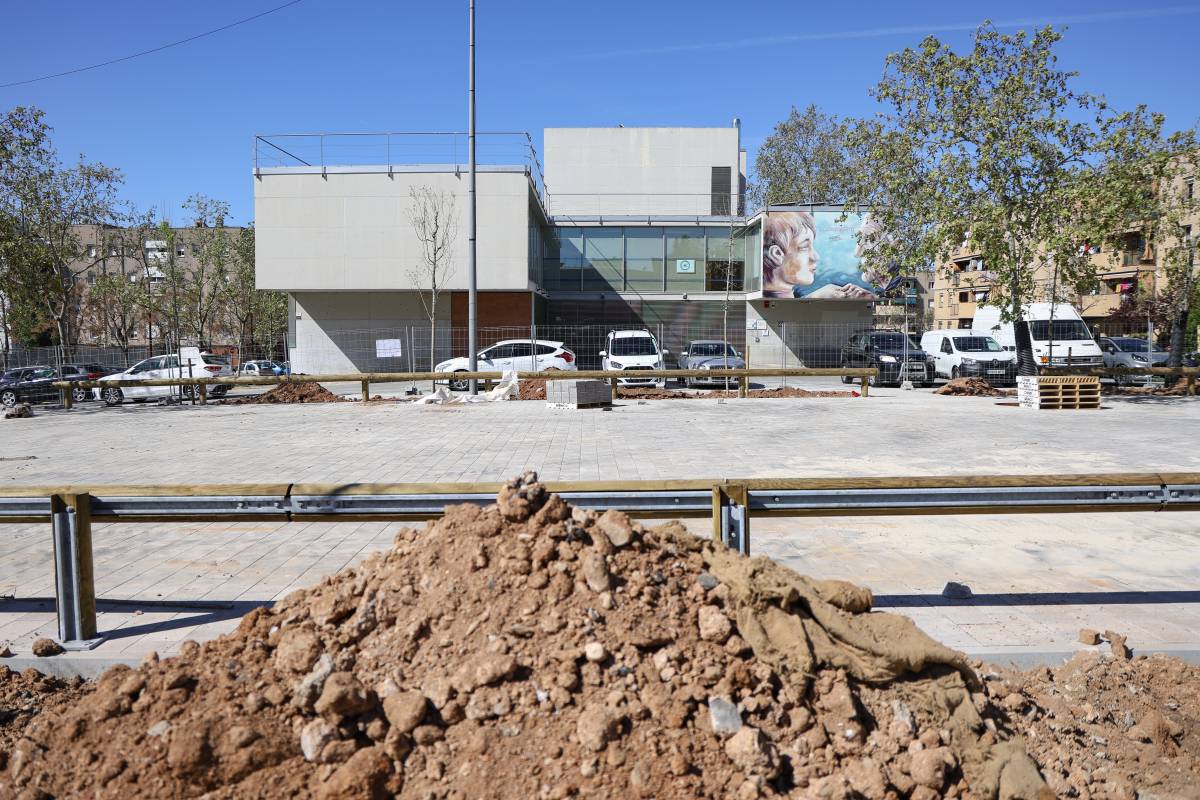 Paviment, arbrat i aparcament: les claus del nou entorn del CAP Sud