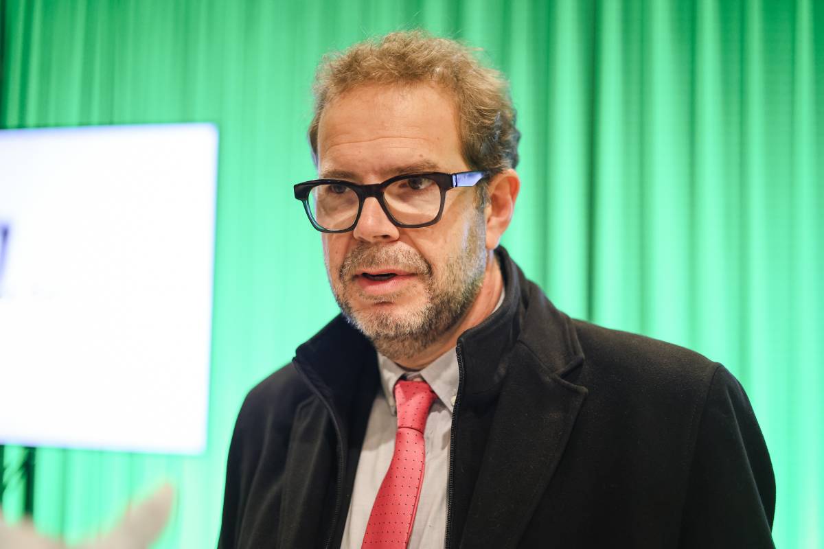 Jordi G. Brustenga: 