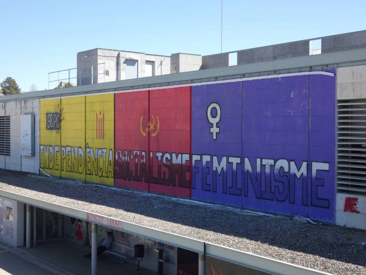 Esborren el «mural històric» de la UAB després d'una ofensiva judicial espanyolista