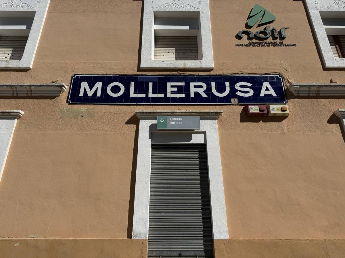 Mollerussa demana a FGC que posi en català el rètol de l’estació de tren
