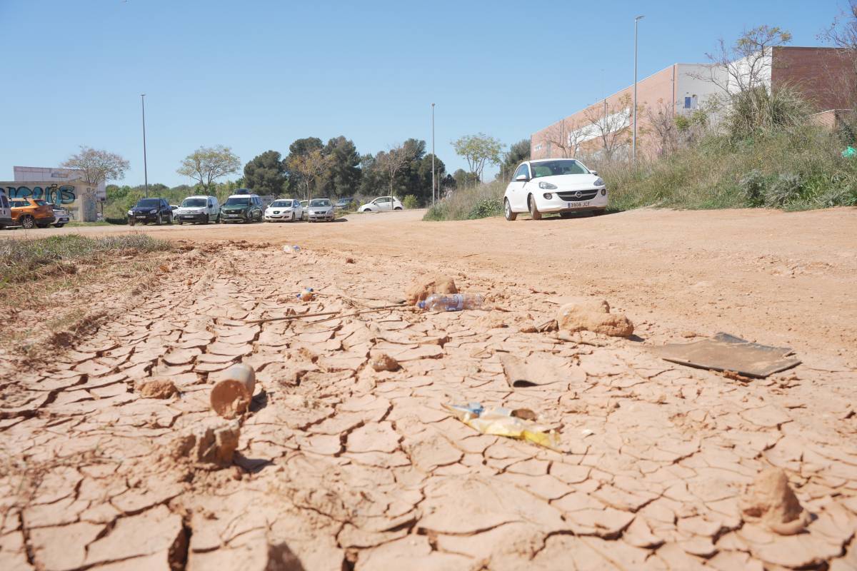 Veïns de Can Llong, sobre un solar proper a dues escoles: "Està deixat i hi ha activitats sospitoses"