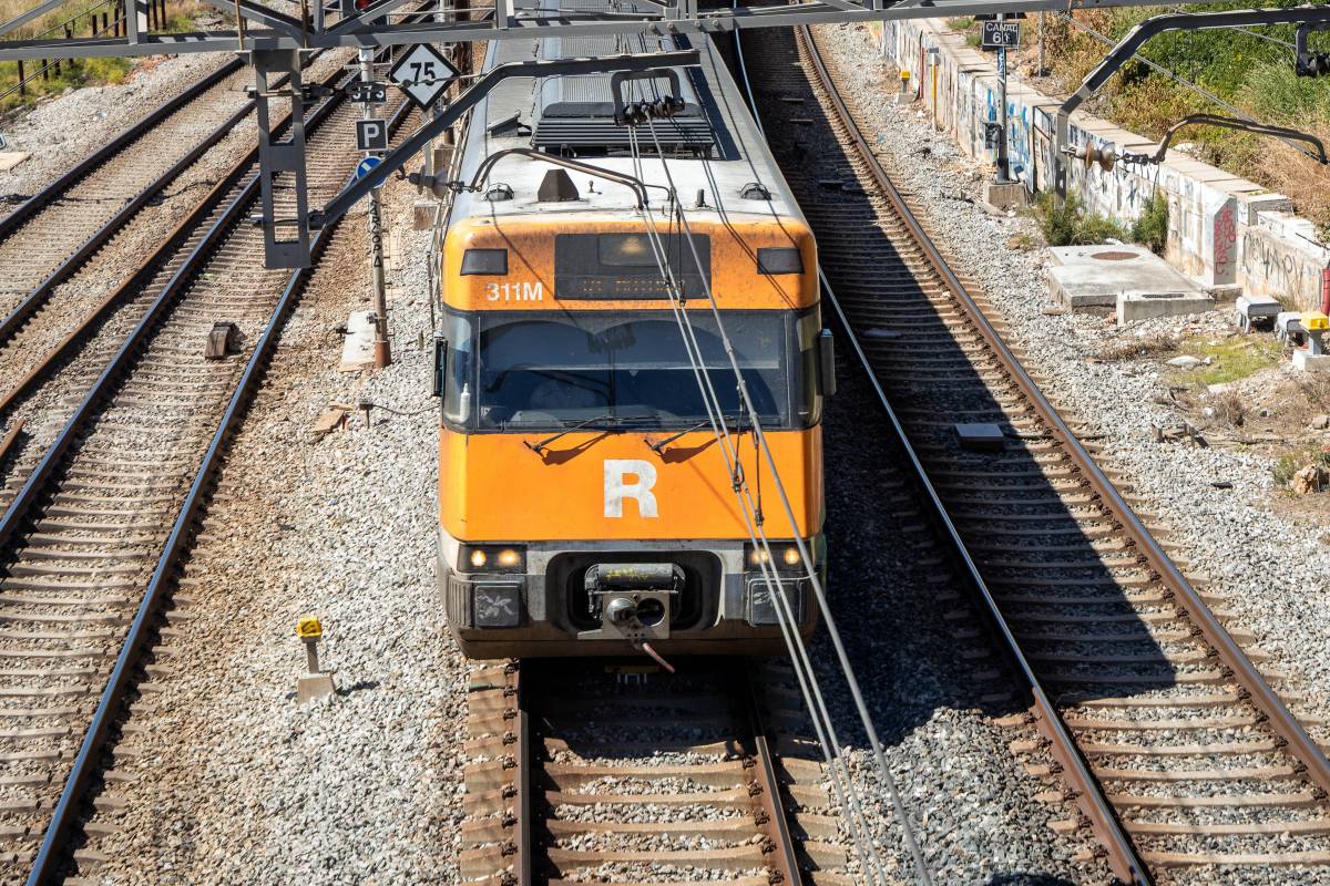 L’arrossegament de les pedres de sota la via obliga a tallar diferents línies de Rodalies