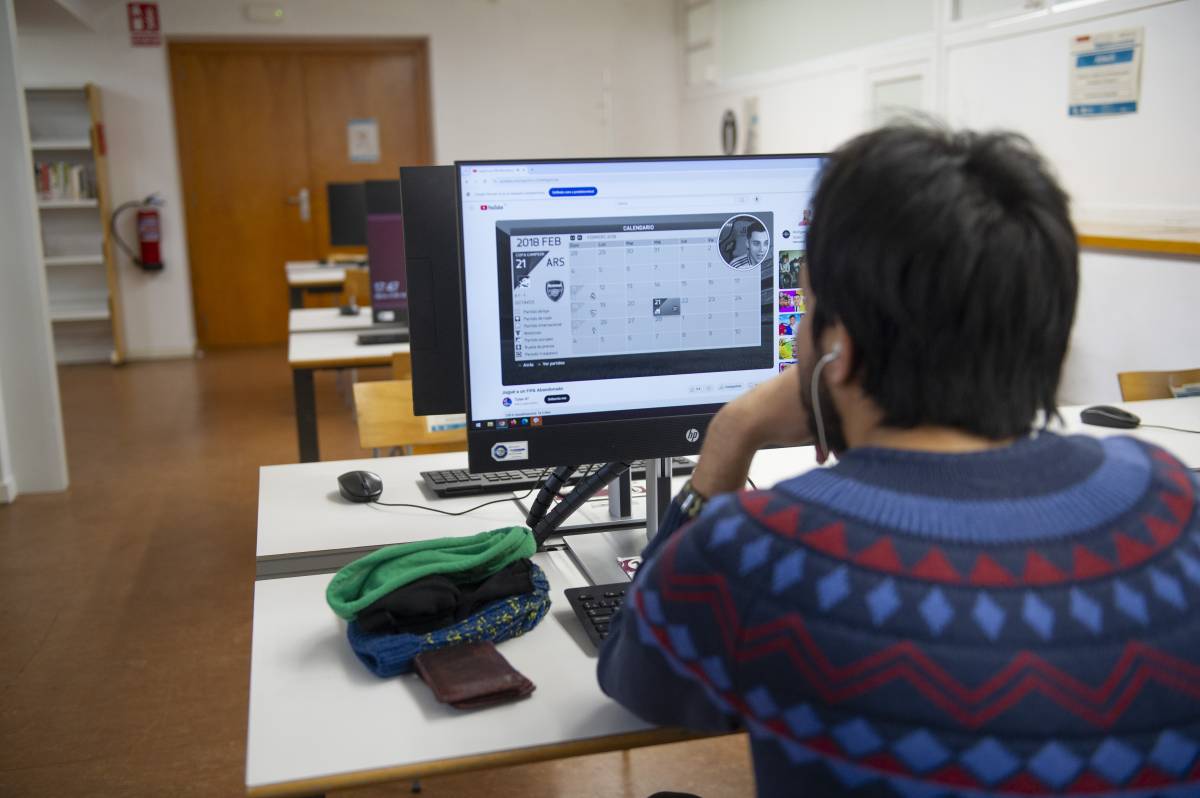 Terrassa ensenya com fer tràmits en línia en sessions a les biblioteques
