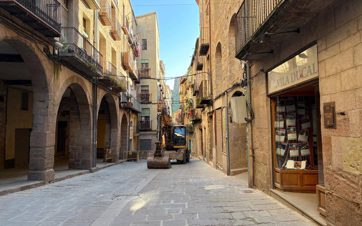 Cardona inicia la reforma de la plaça del Mercat