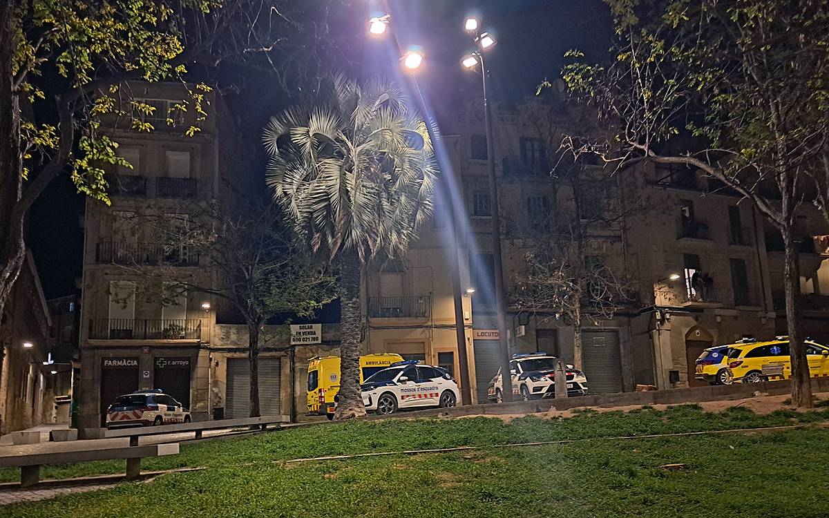 Investigació oberta per la caiguda d'un home des d'un balcó al carrer Montserrat de Manresa