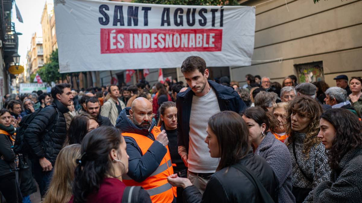 La mediació del síndic dona aire al Txema: tres mesos de suspensió del desnonament al Bloc Sant Agustí