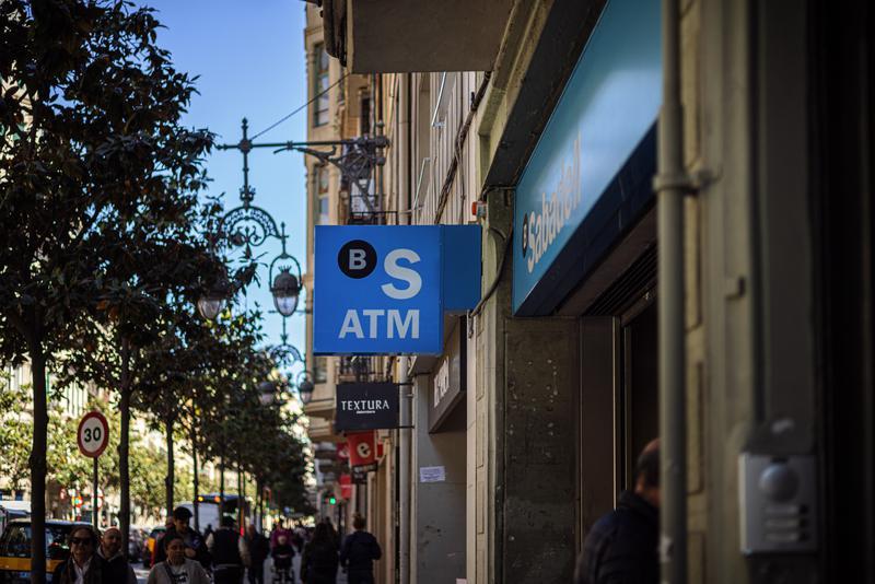 El Banc Sabadell ven la filial TSB al Santander per 3.300 milions d'euros
