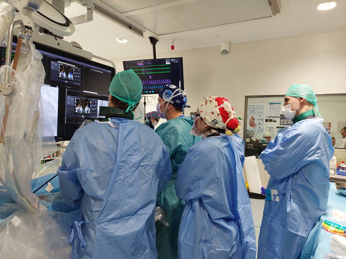 Sant Pau fa el primer implant de vàlvula mitral del cor sense obrir el tòrax a Catalunya