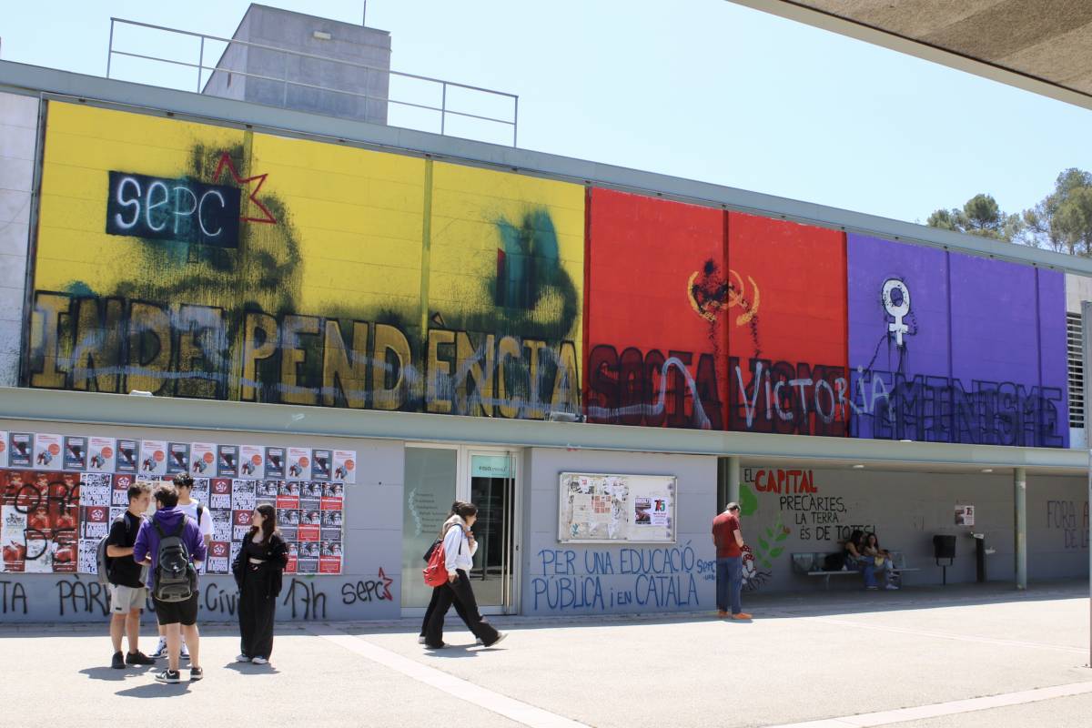 Els estudiants de la UAB tornaran a pintar el mural independentista el 14 d'abril