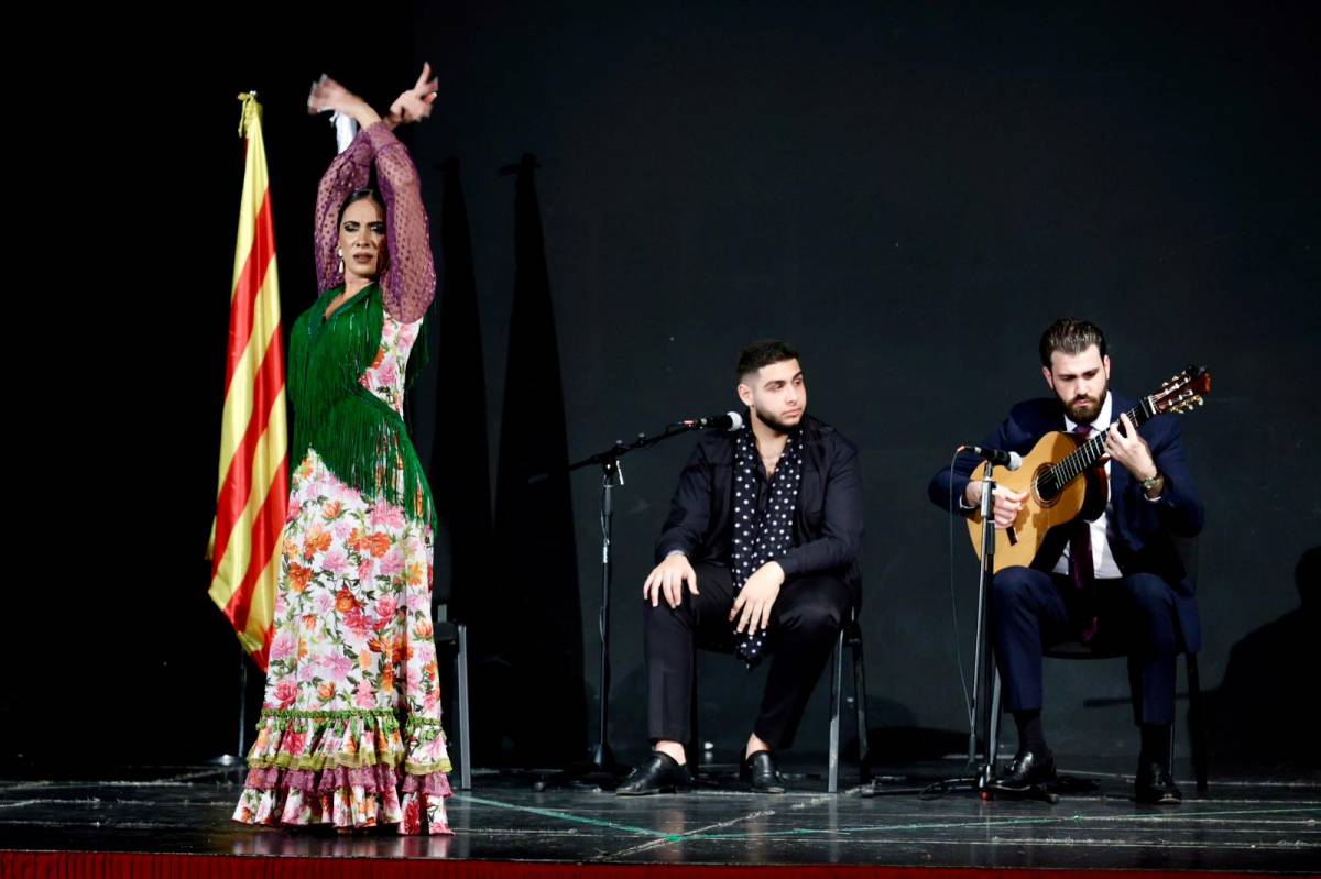 La bailaora Divinia Cortés, en actuació amb Chel de la Miguela i Rafael Perona