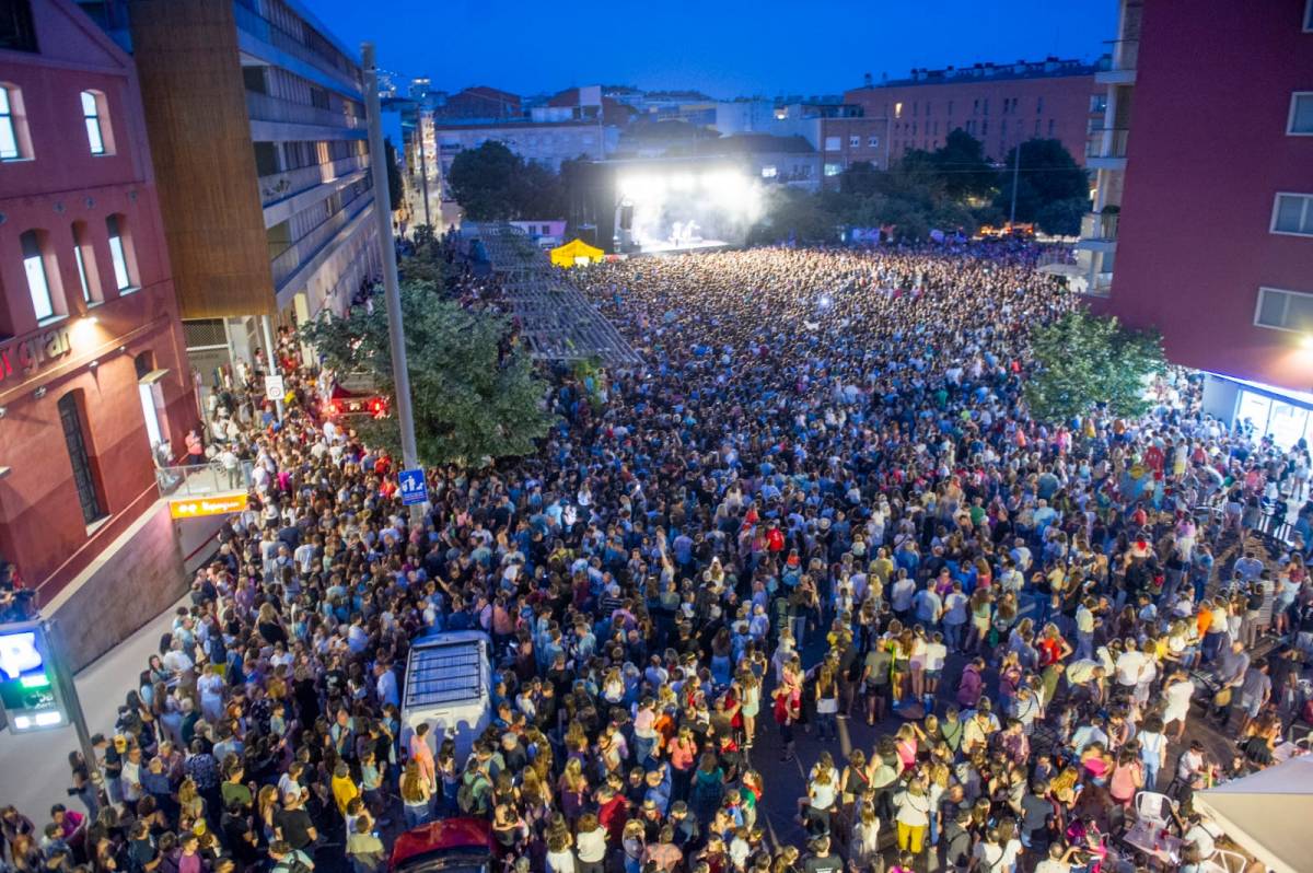 The Tyets van omplir la Plaça Nova amb més de 12.000 persones a la Festa Major del 2024 - Alberto Tallón