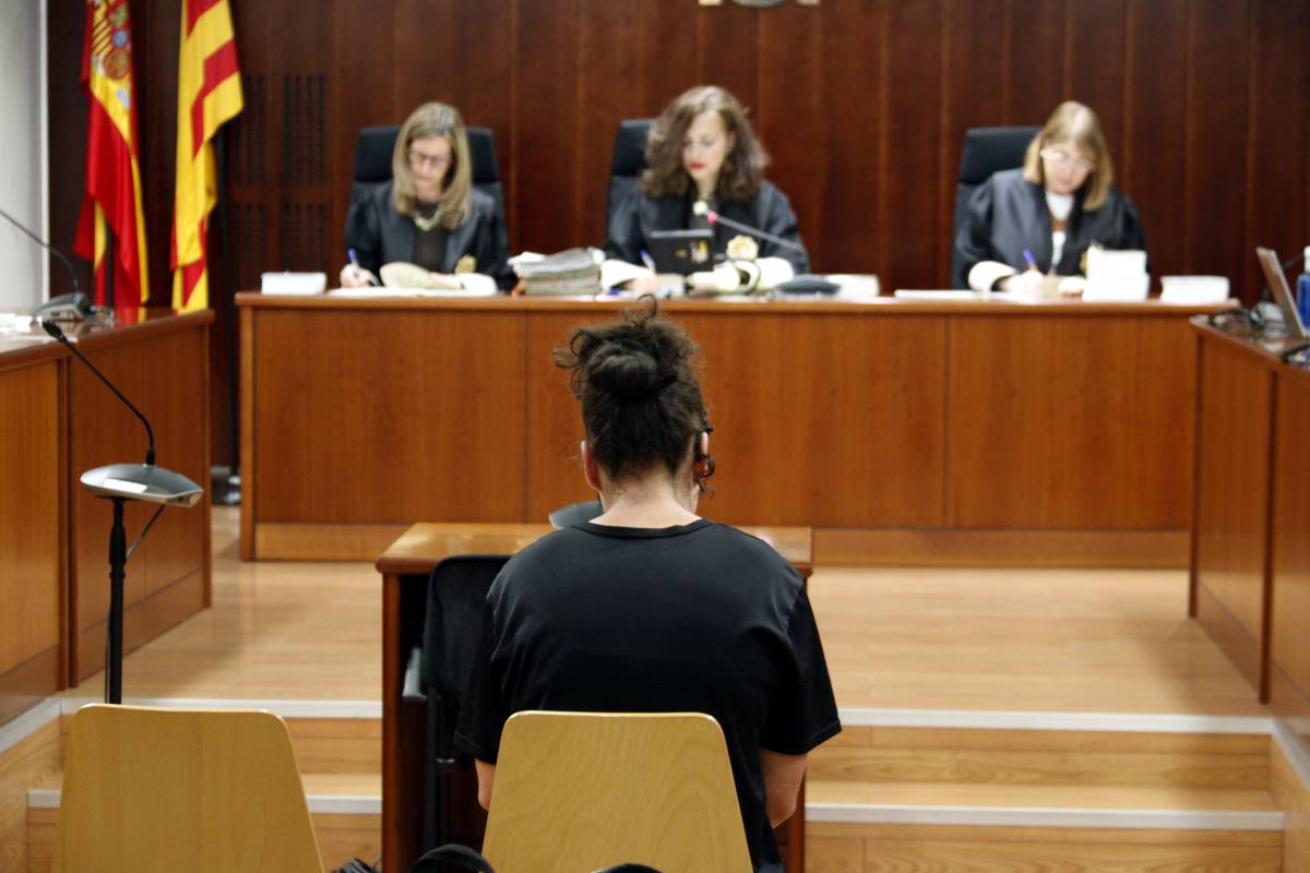 Condemnada la vigilant d'un centre de menors de Lleida per tocaments a una noia de 15 anys