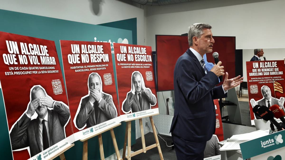 Junts es val de la IA per presentar un Collboni d'esquenes a la ciutat