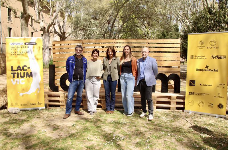 Foto dels organitzadors de la 18a fira dels formatges artesans catalans