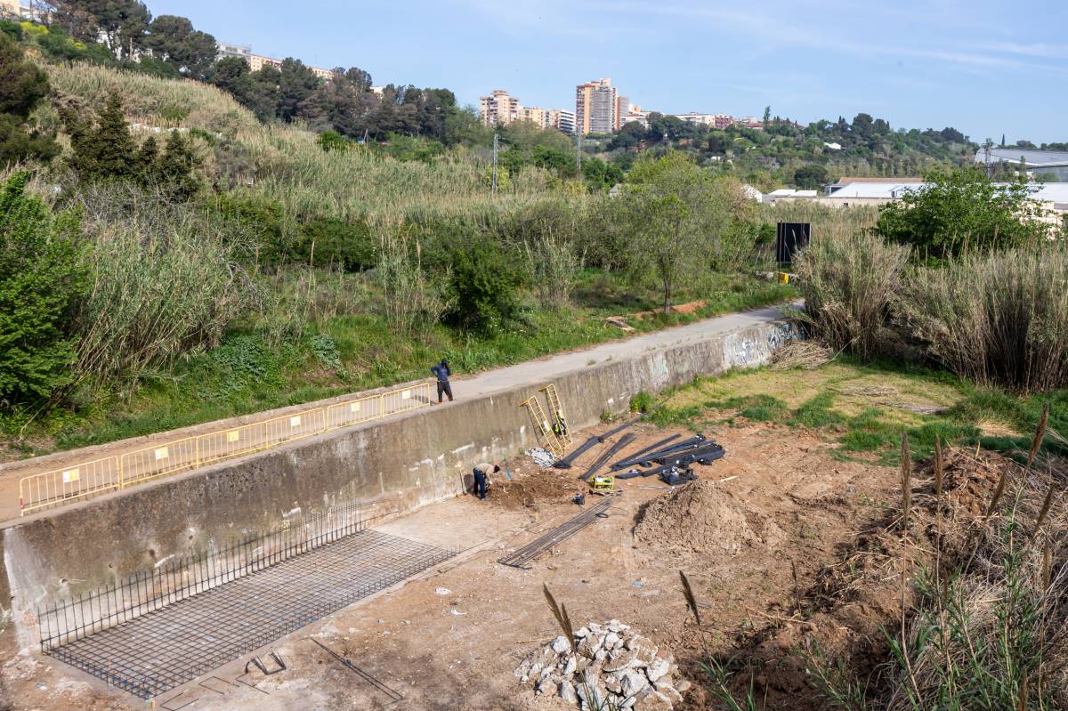 Obres en el tram del Ripoll al seu pas per Barberà