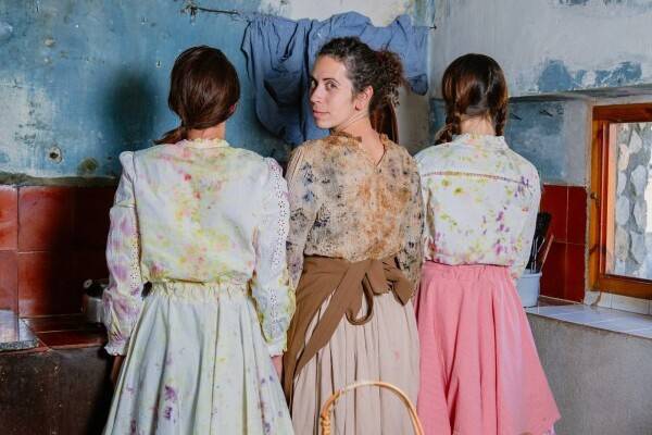 Arriba al Teatre Comarcal de Solsona «Dones de flors i herbes», a càrrec de La Fanga Escènica