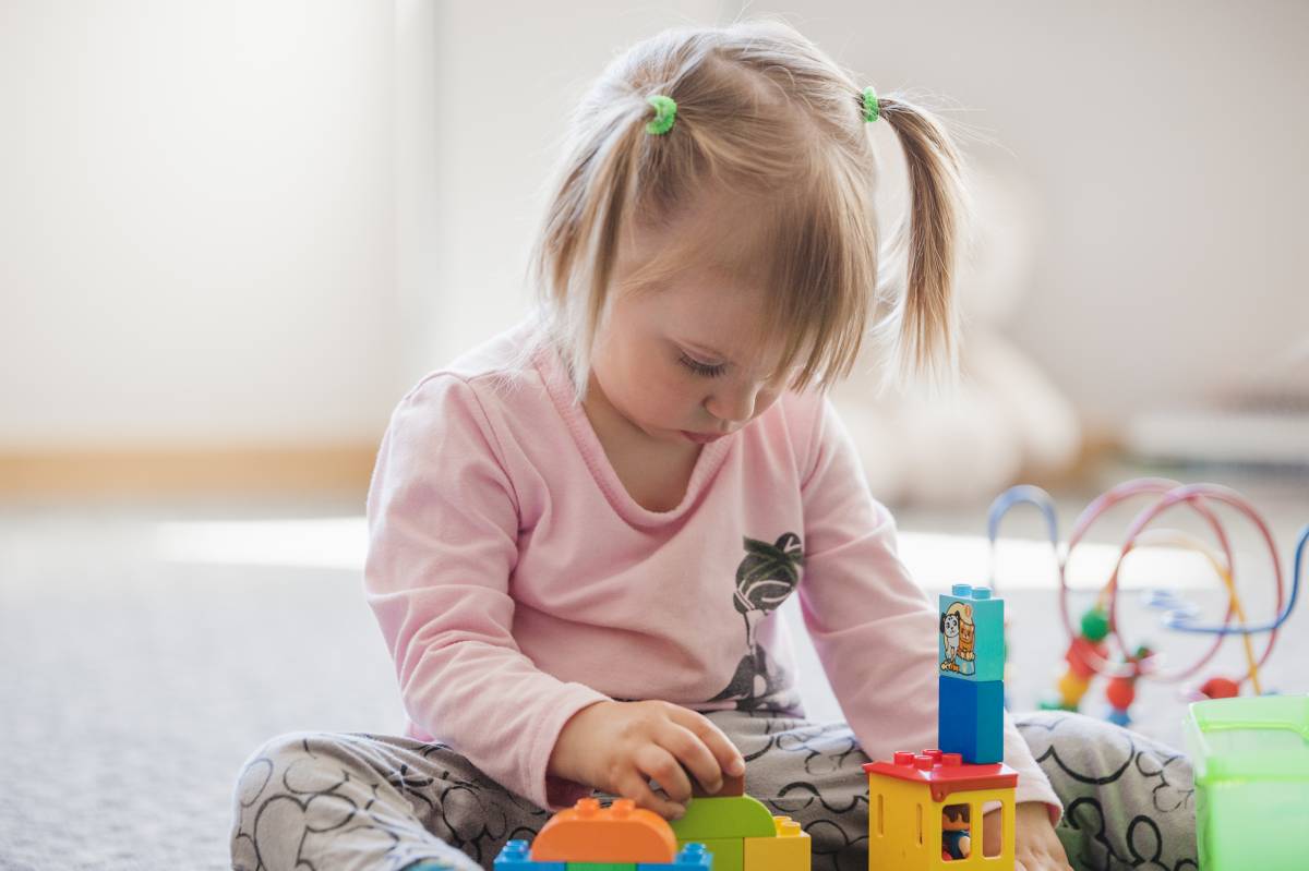 De l'acció al símbol: la revolució invisible dins del cervell dels infants