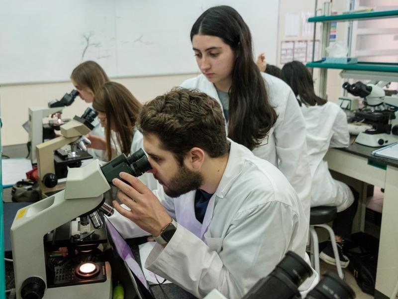 Els 10 graus universitaris amb les notes de tall més altes de Catalunya