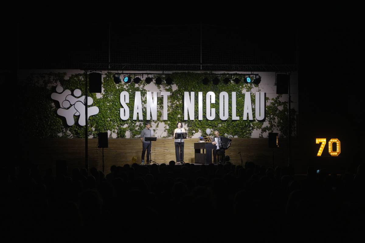 FOTOS | L'escola Sant Nicolau bufa les 70 espelmes: "Si s'ha arribat fins aquí, vol dir que s'han fet coses bé"