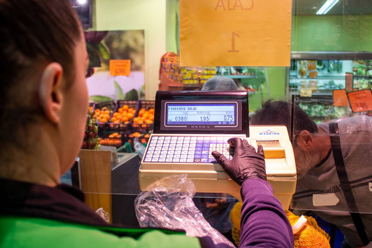 Més suport a les famílies vulnerables: les targetes d’aliments incrementen un 30% l'ajuda econòmica