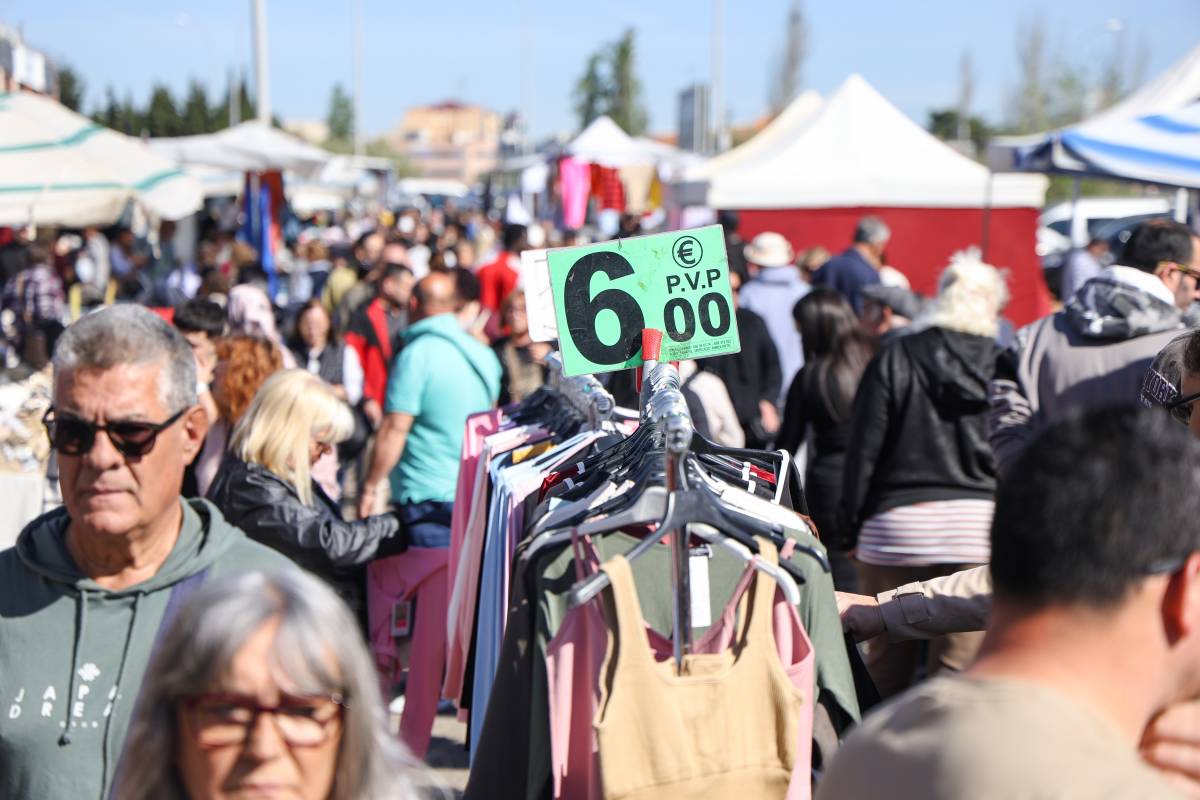 Setge al top manta: Sabadell tanca els accessos del mercat de la Zona Hermètica 