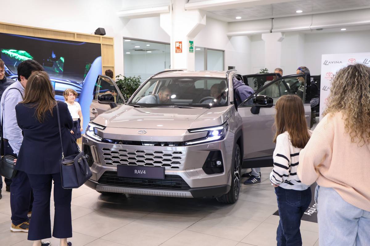 Ippon Motor Vallés presenta el nou RAV4: “Volem fer partícips als sabadellencs de les novetats de Toyota”