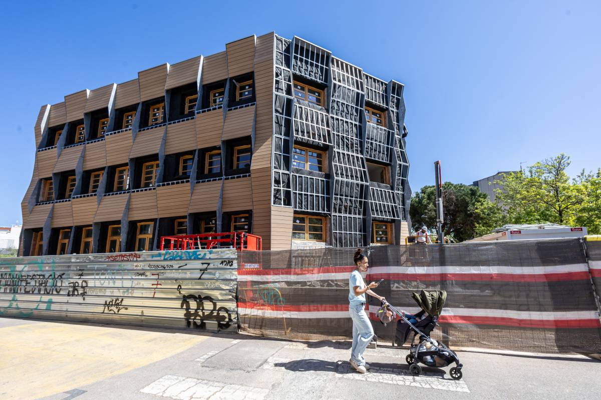 Una façana lateral de l`Oficina d`entitats, pràcticament enllestida - Juanma Peláez Una façana lateral de l`Oficina d`entitats, pràcticament enllestida