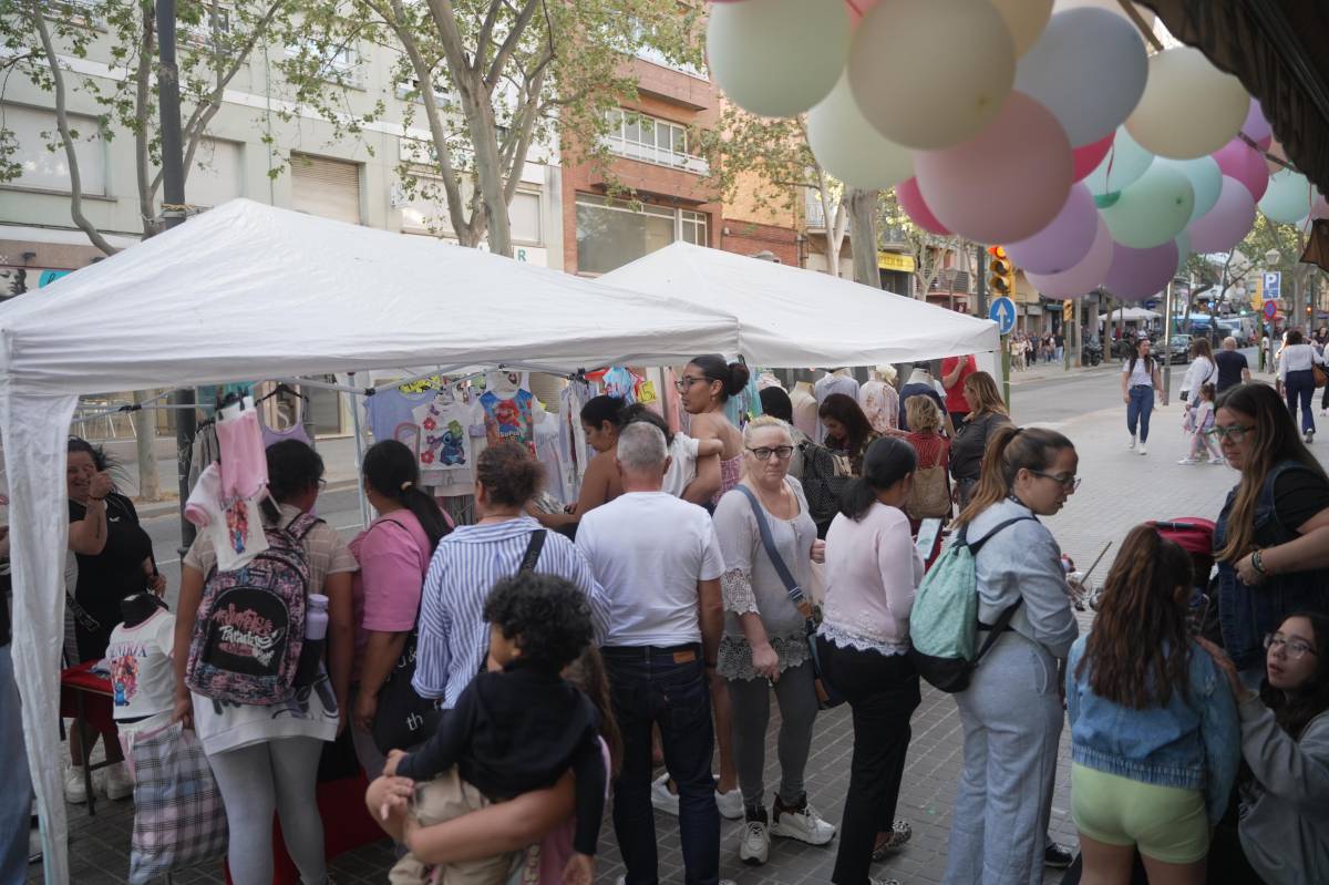 Ca n’Oriac omple els carrers per reivindicar el comerç de proximitat