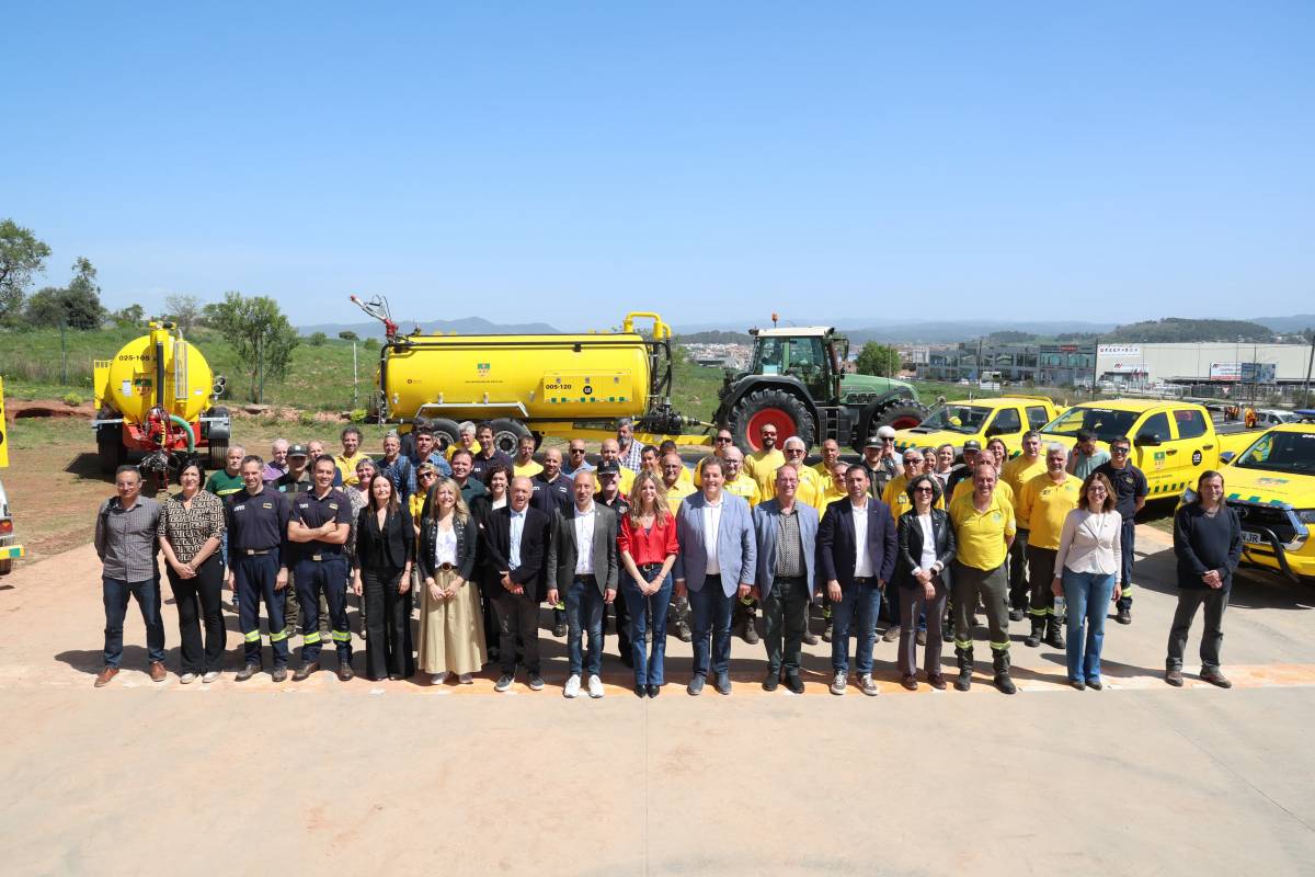 Foto de grup de l'acte de presentació de vehicles per a les ADF - Delegació Catalunya Central 