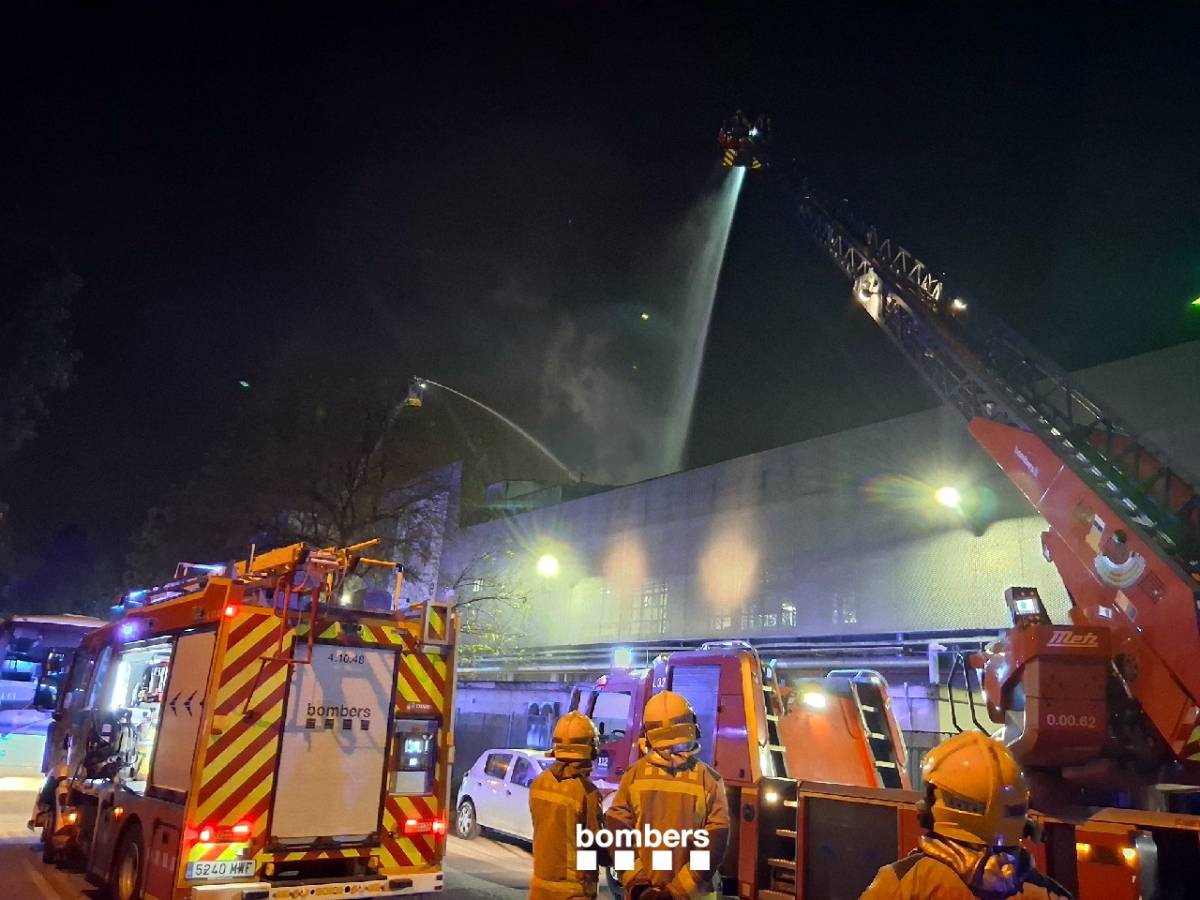 Estabilitzat un incendi en una empresa amb risc químic a Mollet del Vallès que deixa nou ferits