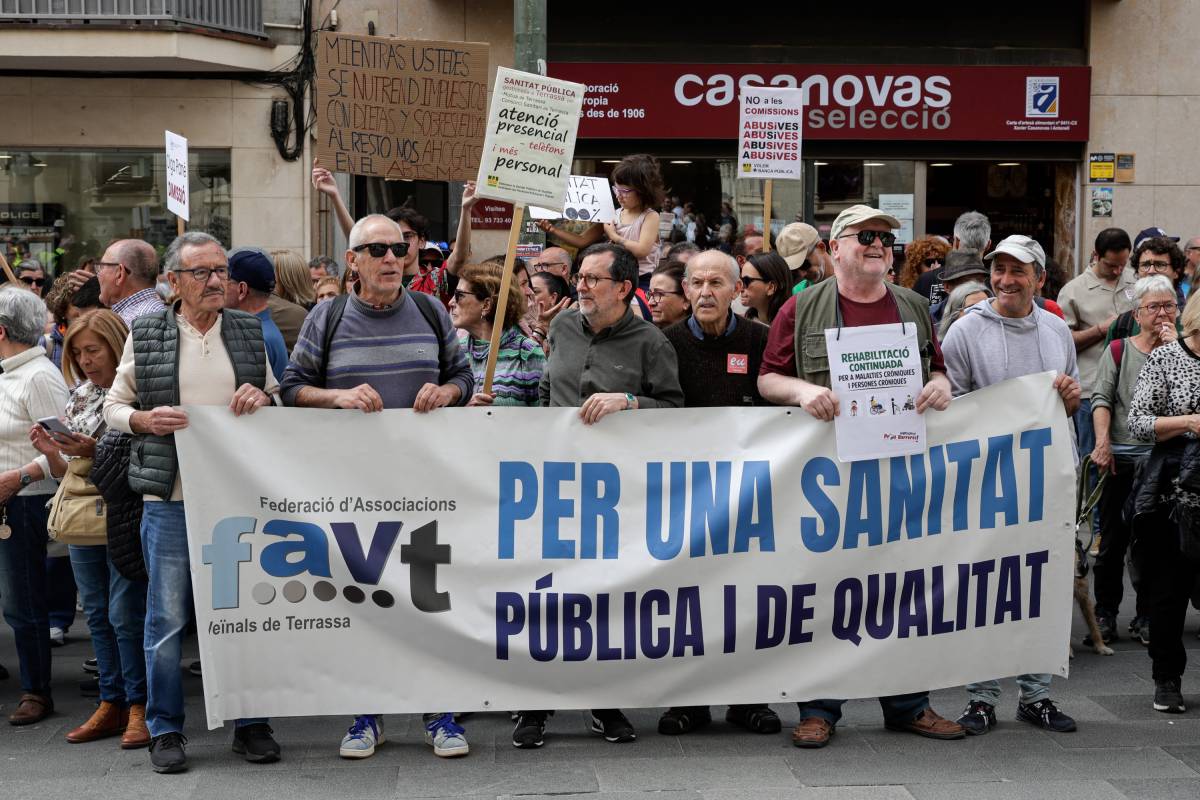 FOTOS | Terrassa clama contra el col·lapse del sistema públic de salut