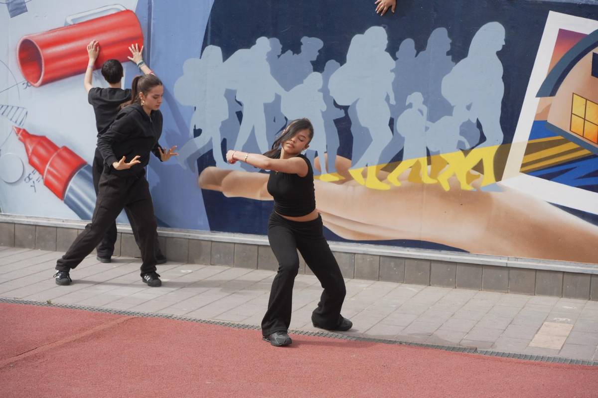 Inauguració del mural a la plaça del Voluntariat - DAVID CHAO Inauguració del mural a la plaça del Voluntariat