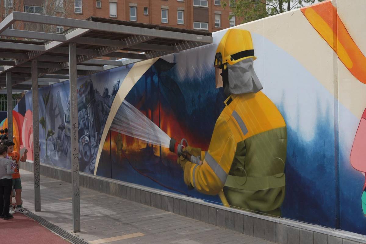 Inauguració del mural a la plaça del Voluntariat - DAVID CHAO Inauguració del mural a la plaça del Voluntariat