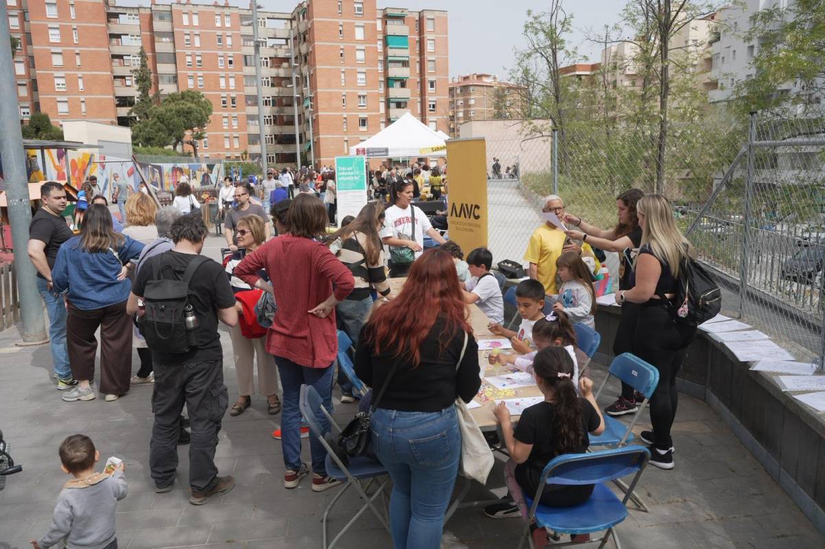 Inauguració del mural a la plaça del Voluntariat - DAVID CHAO Inauguració del mural a la plaça del Voluntariat