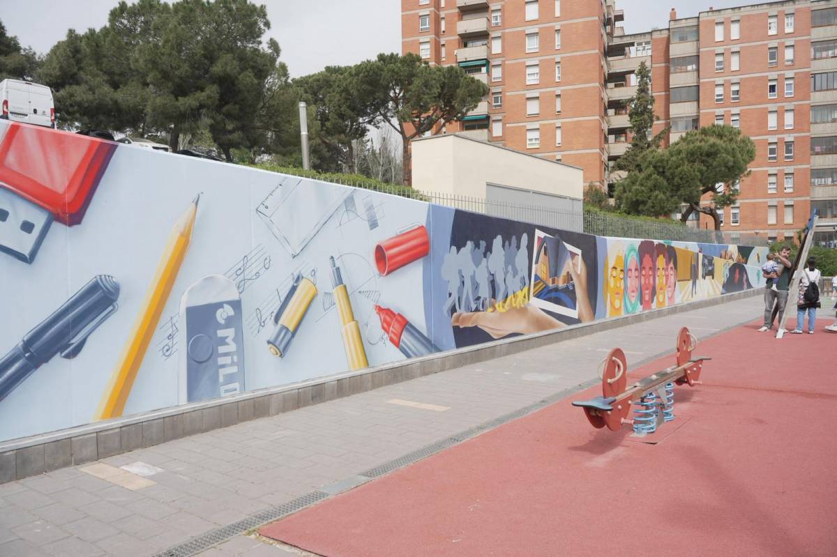 Inauguració del mural a la plaça del Voluntariat - DAVID CHAO Inauguració del mural a la plaça del Voluntariat