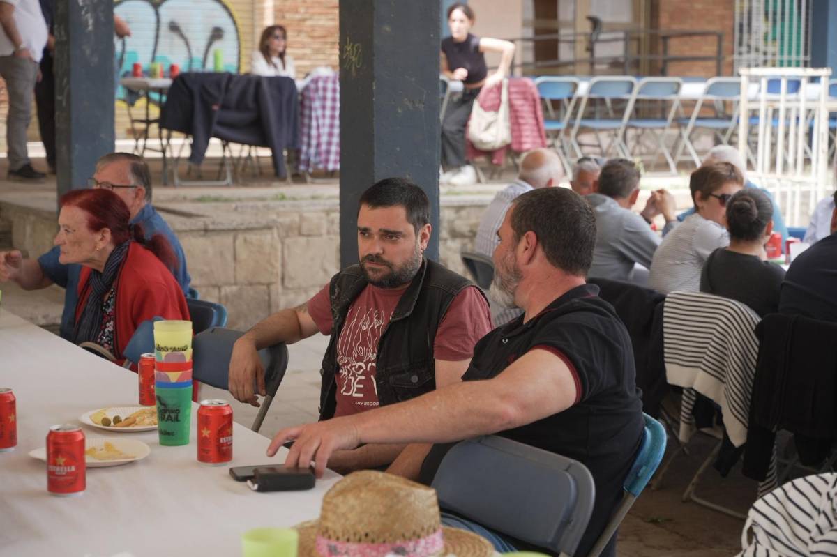 Gran èxit a la botifarrada popular de Can Feu - DAVID CHAO