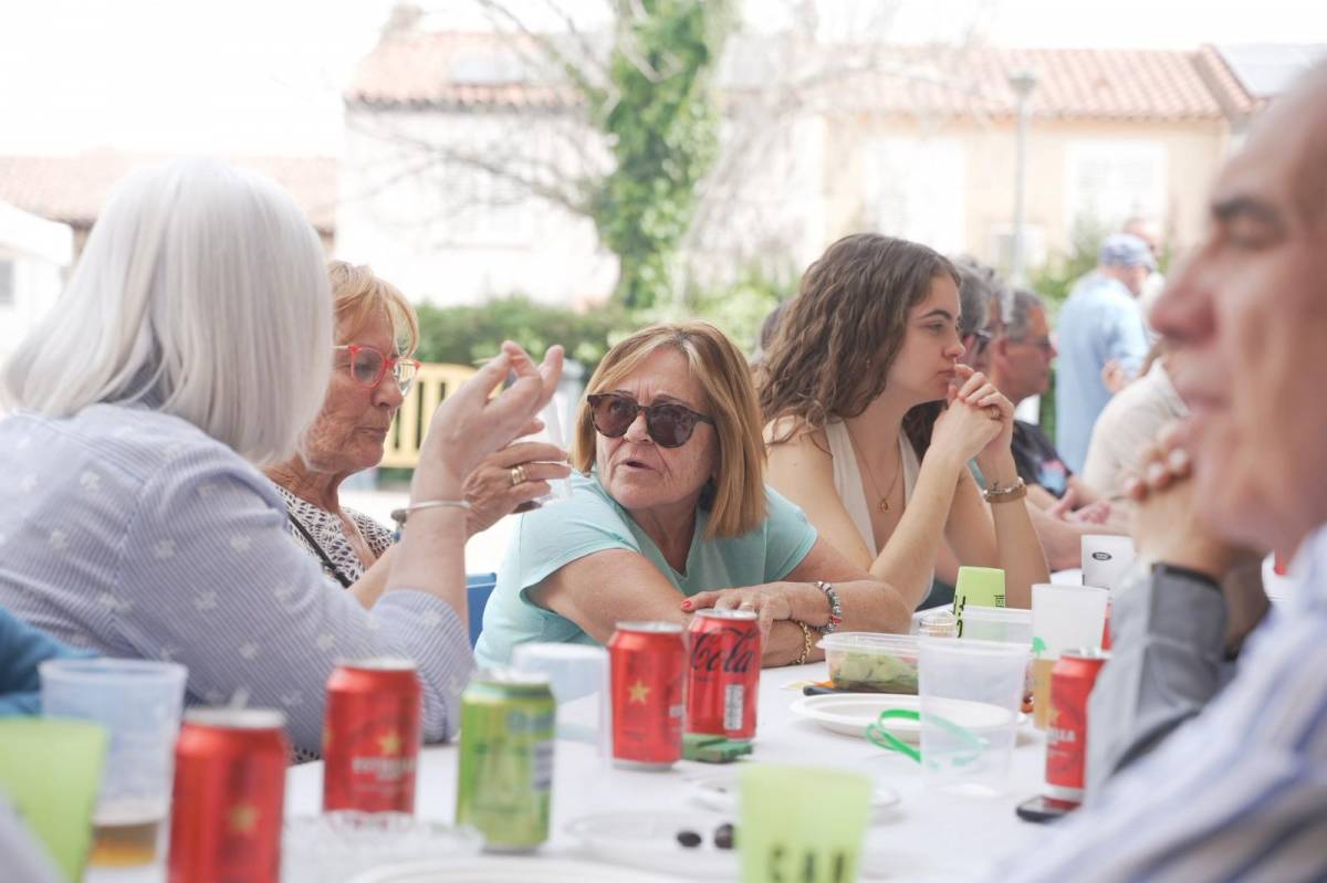 Gran èxit a la botifarrada popular de Can Feu - DAVID CHAO
