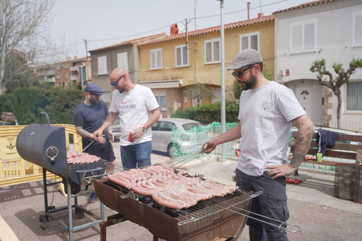 Gran èxit a la botifarrada popular de Can Feu - DAVID CHAO