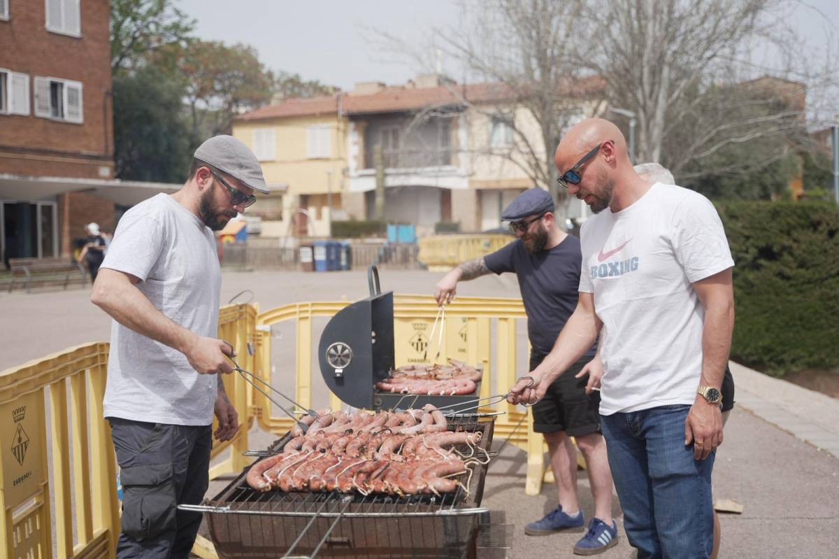 Gran èxit a la botifarrada popular de Can Feu - DAVID CHAO