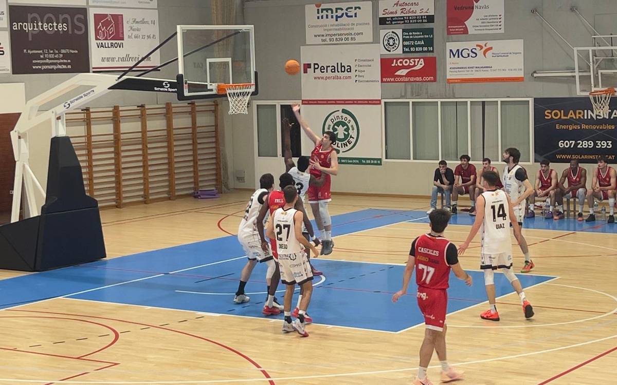 El CB Navàs Viscola passa per sobre del Cuarte de Huerva en un triomf contundent