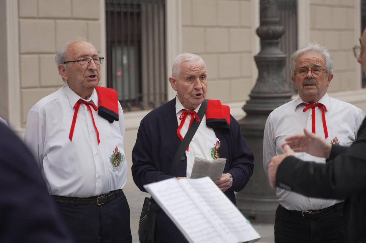 La Societat Coral Estrella Daurada a la plaça del Doctor Robert - DAVID CHAO