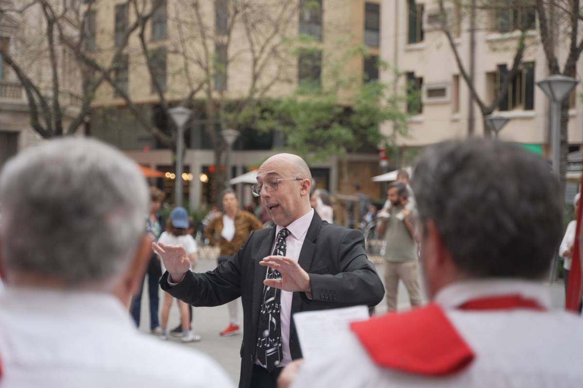 La Societat Coral Estrella Daurada a la plaça del Doctor Robert - DAVID CHAO